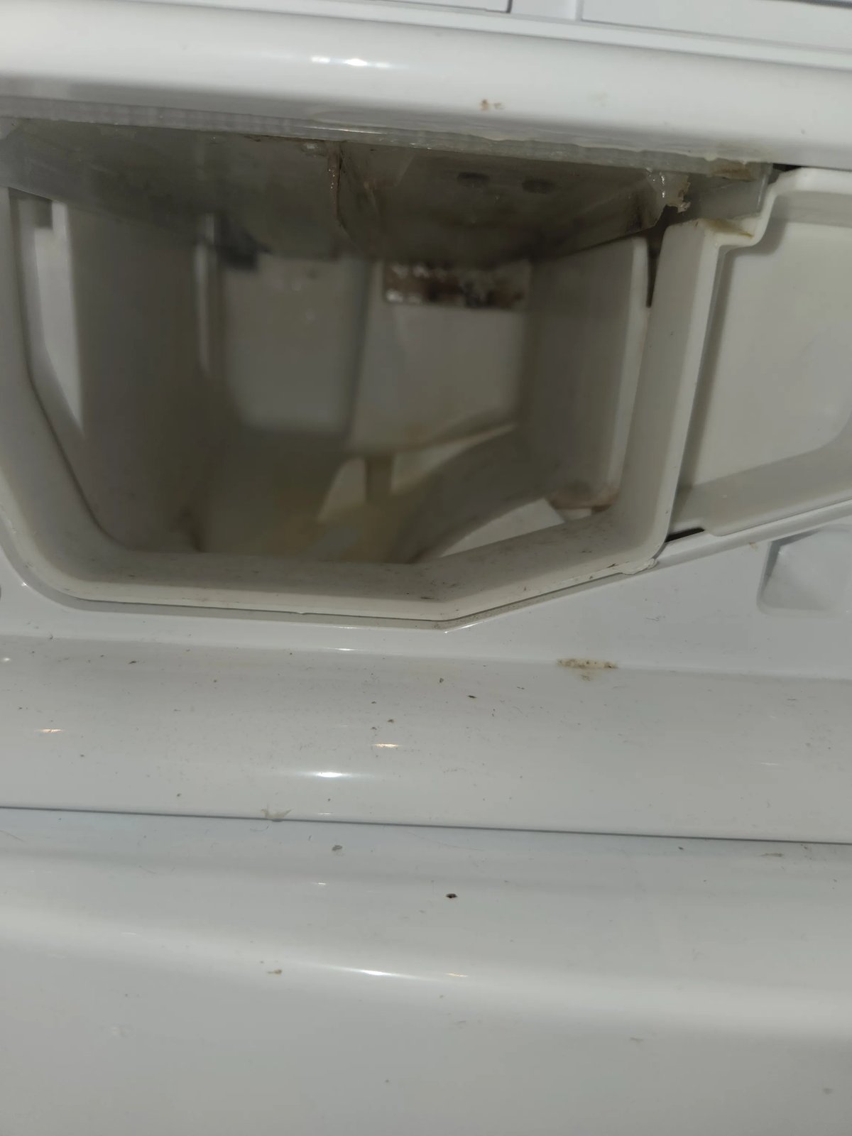 Detergent drawer recess before cleaning